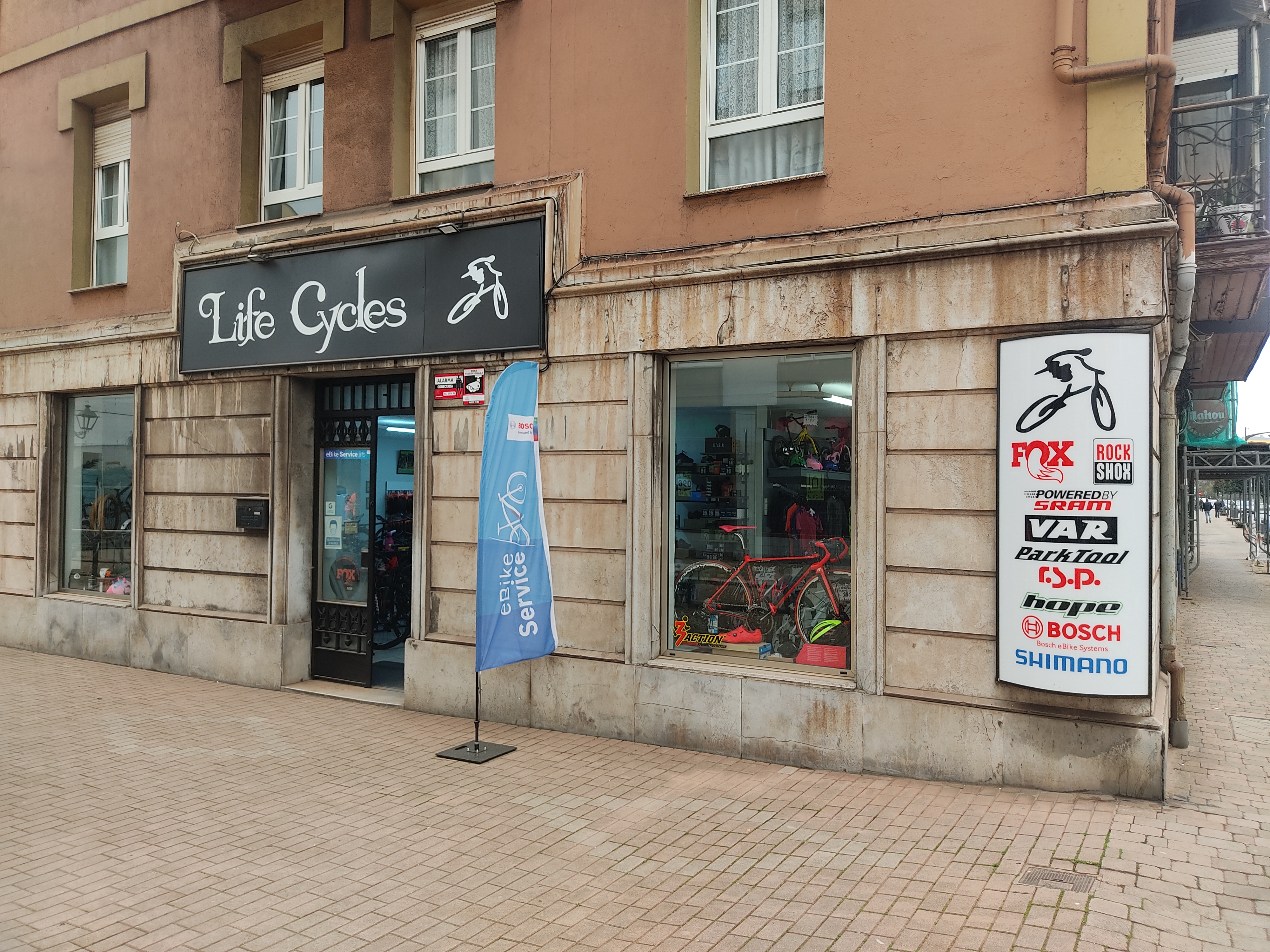 LIFE CYCLES SHOP & GARAGE